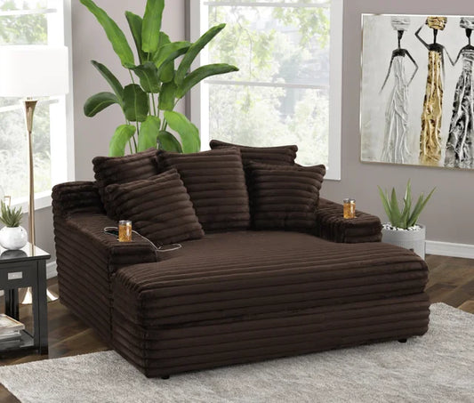 Relax in luxury with the 4700 Chaise Lounge from Moda Home. Perfect for any room, combining style and comfort. Shop now for timeless elegance.
