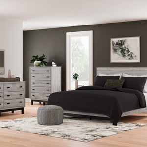 Vessalli King Panel Bed with Mirrored Dresser, Chest and 2 Nightstands in Gray