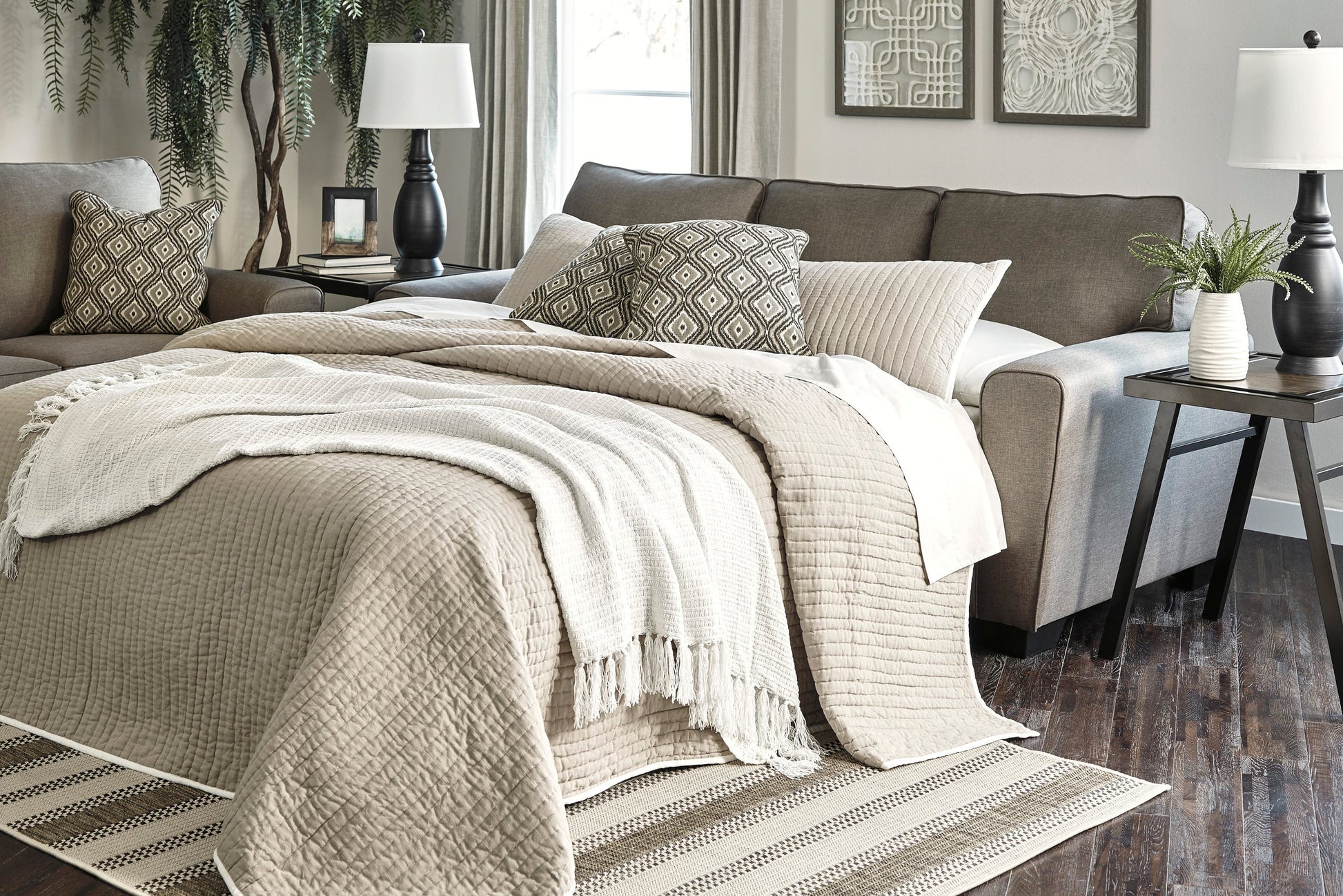 Benchcraft Calicho Cashmere Modern Conventional Chenille Fabric Wood Tufted Queen Size Sleeper